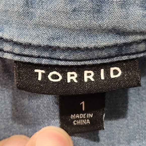 Torrid Chambray Button Front Shirt | Size 1 (1X) EUC - Picture 5 of 6
